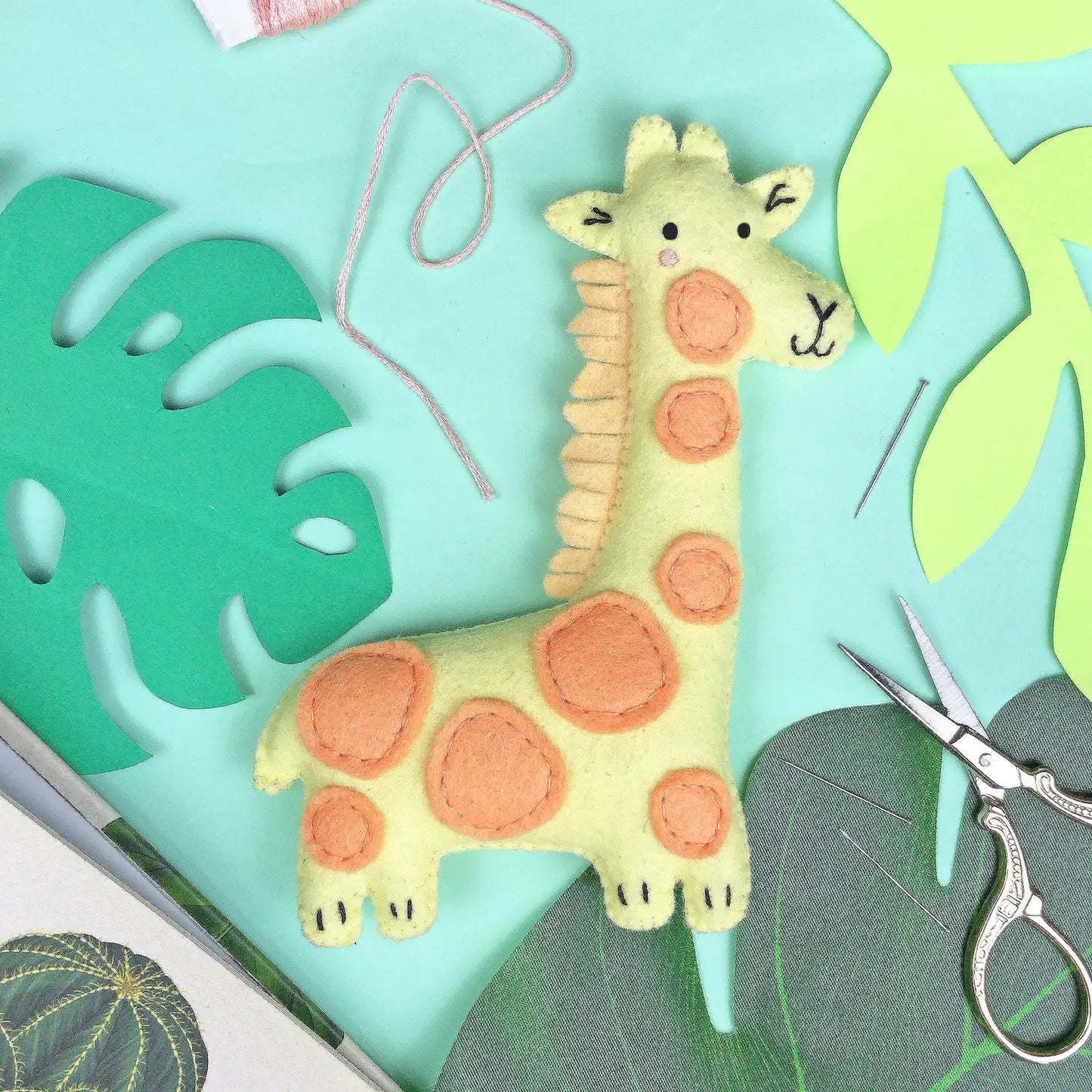 Gloria the Giraffe Felt DIY sewing kit