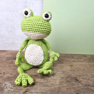 Vinny the Frog Crochet kit - Hardicraft
