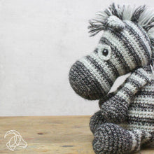 Load image into Gallery viewer, Dirk Zebra Hardicraft Crochet Kit