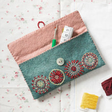 Load image into Gallery viewer, Sewing Pouch Felt Craft Kit